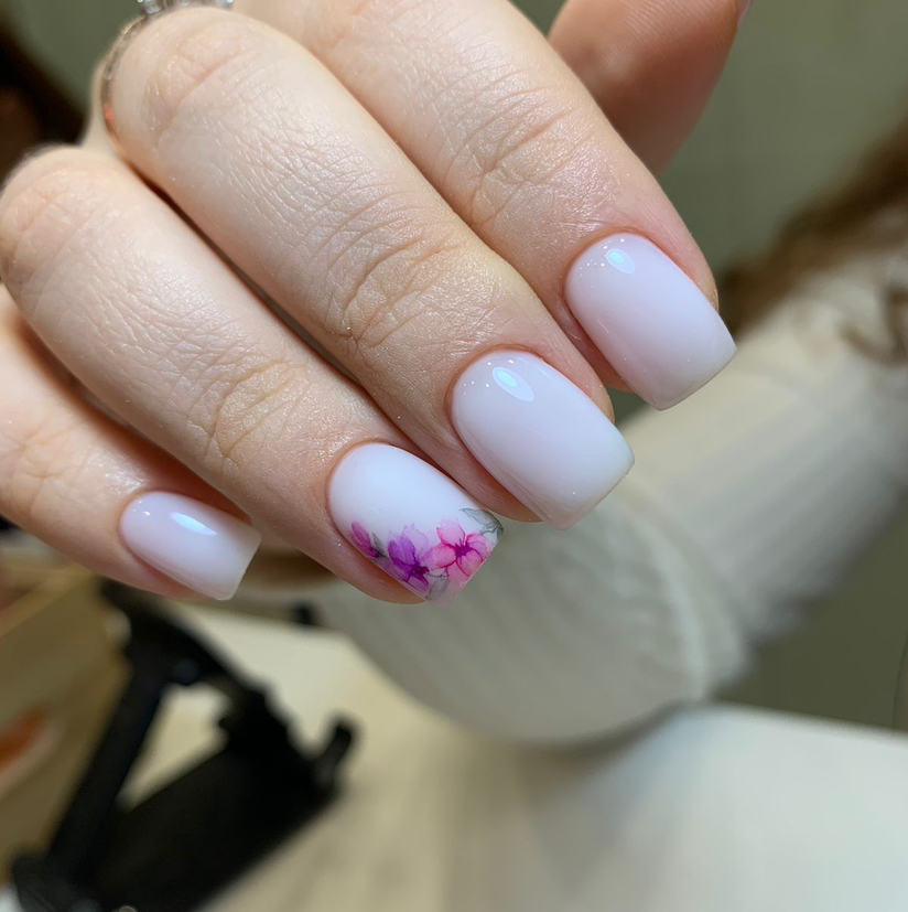 Маникюр с покрытием и сложным дизайном