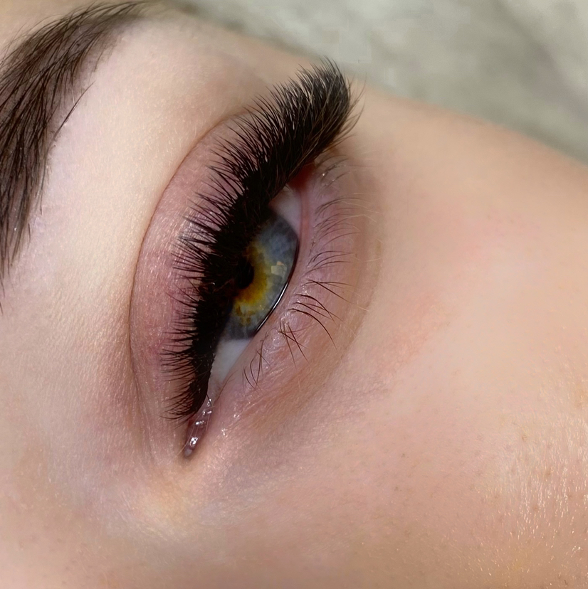 Наращивание ресниц 3D