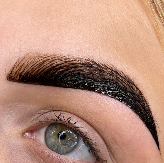 Оформление бровей