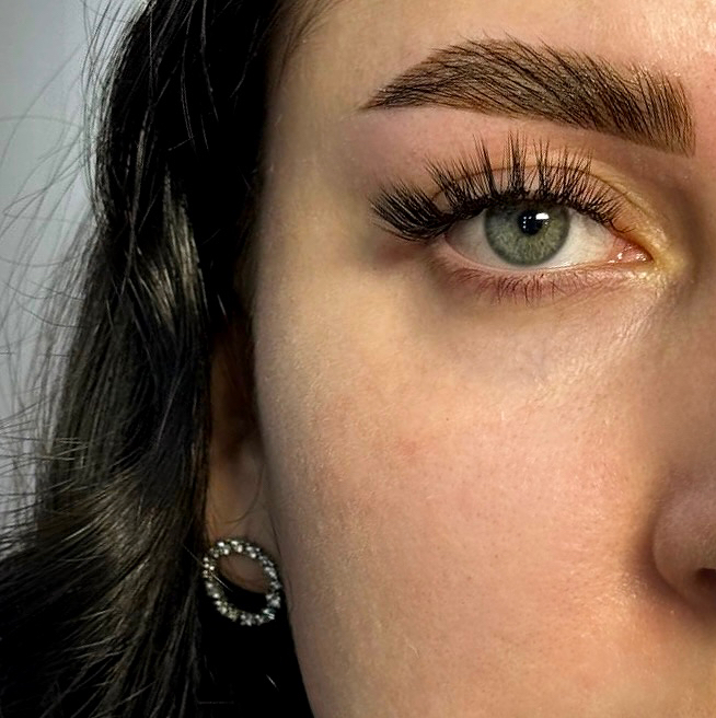 КОМБО Наращивание ресниц 2d + оформление бровей