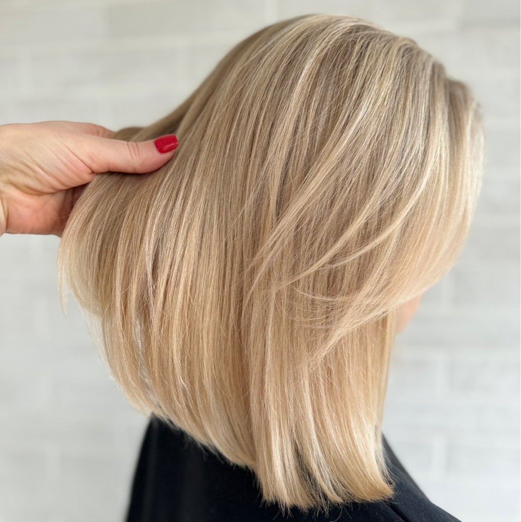 Стрижка женская
( в стоимость входит уход от итальянского бренда Artego)