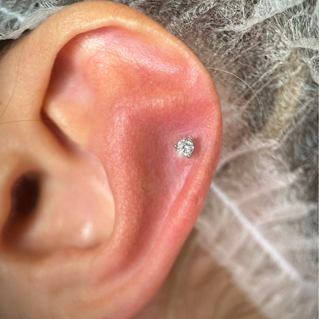 пирсинг уха (хеликс,трагус)