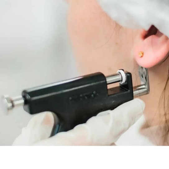 Прокол ушей пистолетом