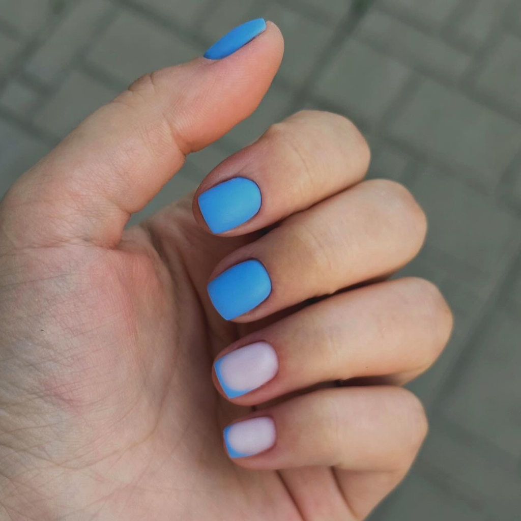 Маникюр с покрытием френч/дизайн