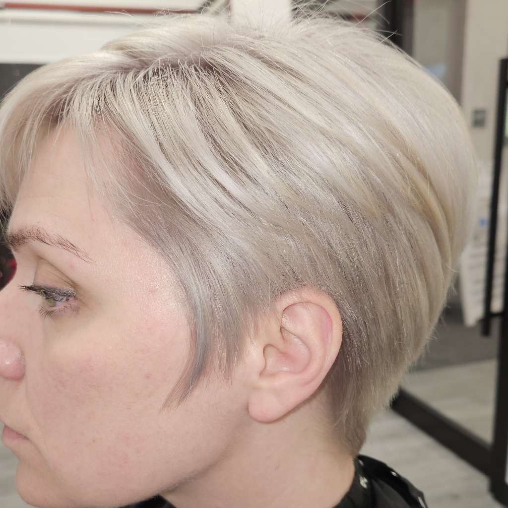 Total blonde correction,  short hair