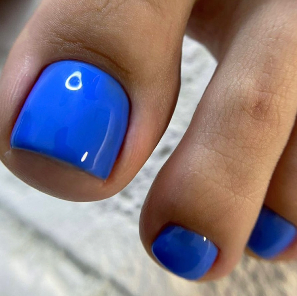 Педикюр:полная обработка(стопы и пальчики)+покрытие гель лак