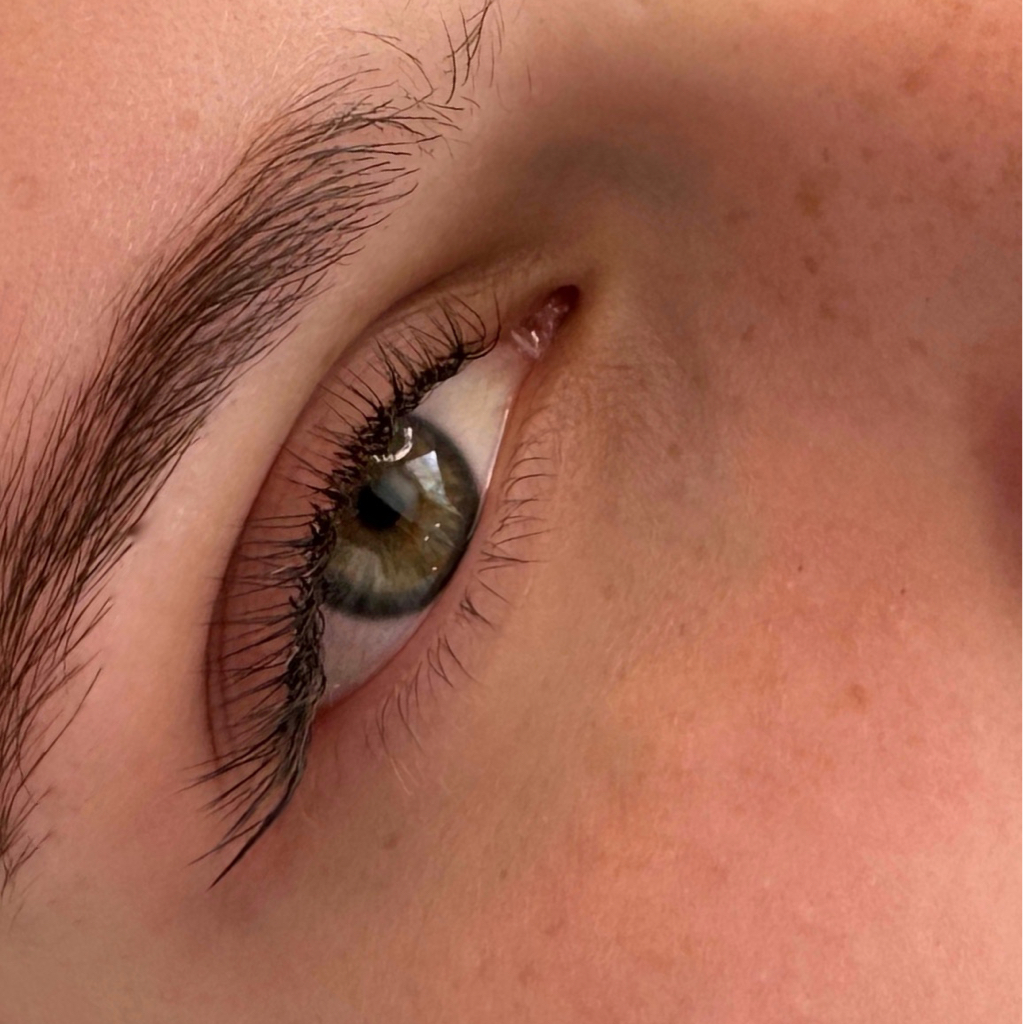 Наращивание ресниц Классика