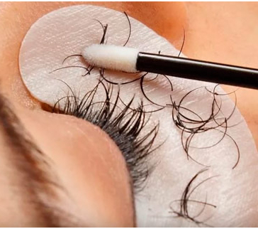 Снятие наращенных ресниц