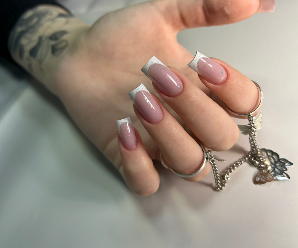 Маникюр с покрытием гель-лак и восстановлением архитектуры