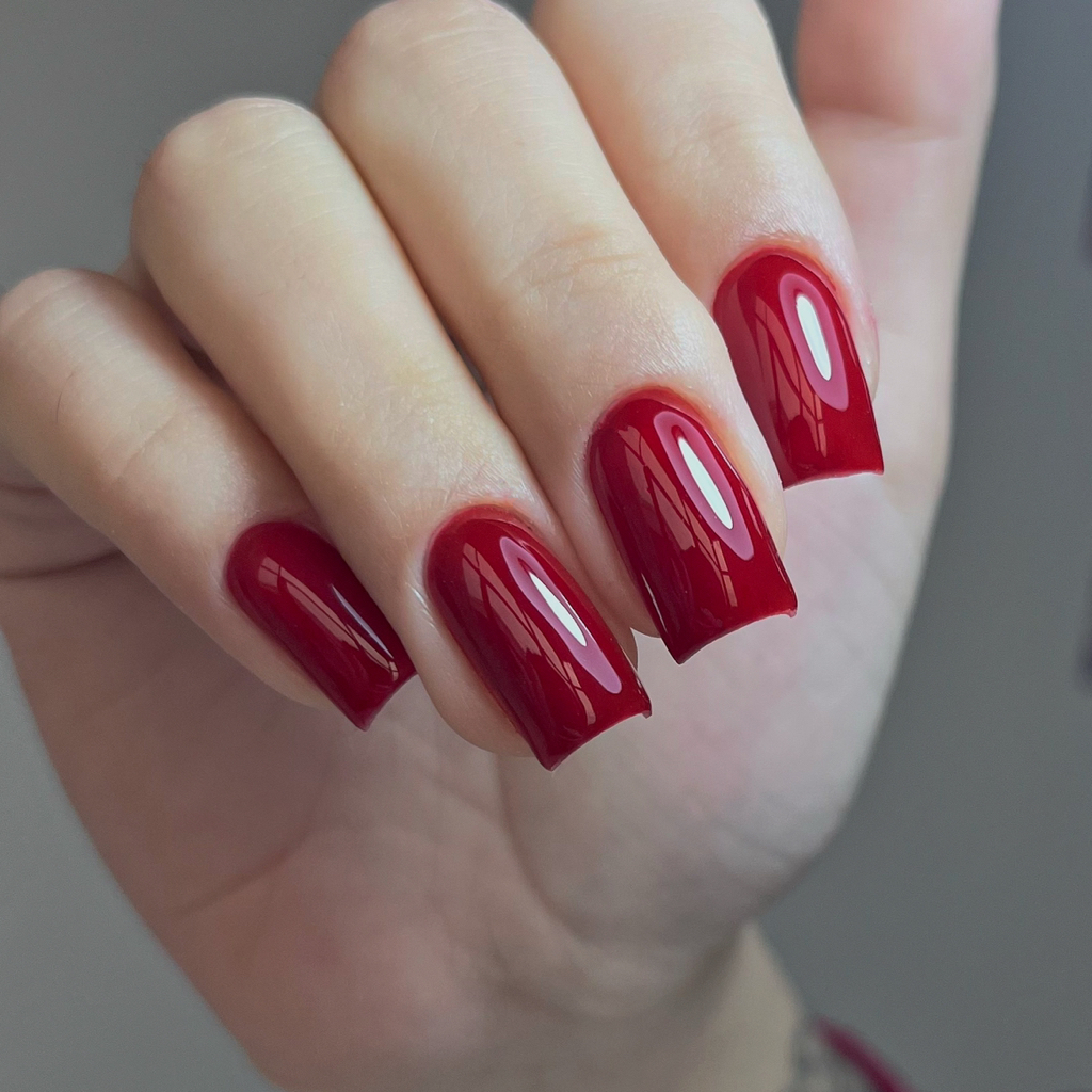 Маникюр с однотонным покрытием