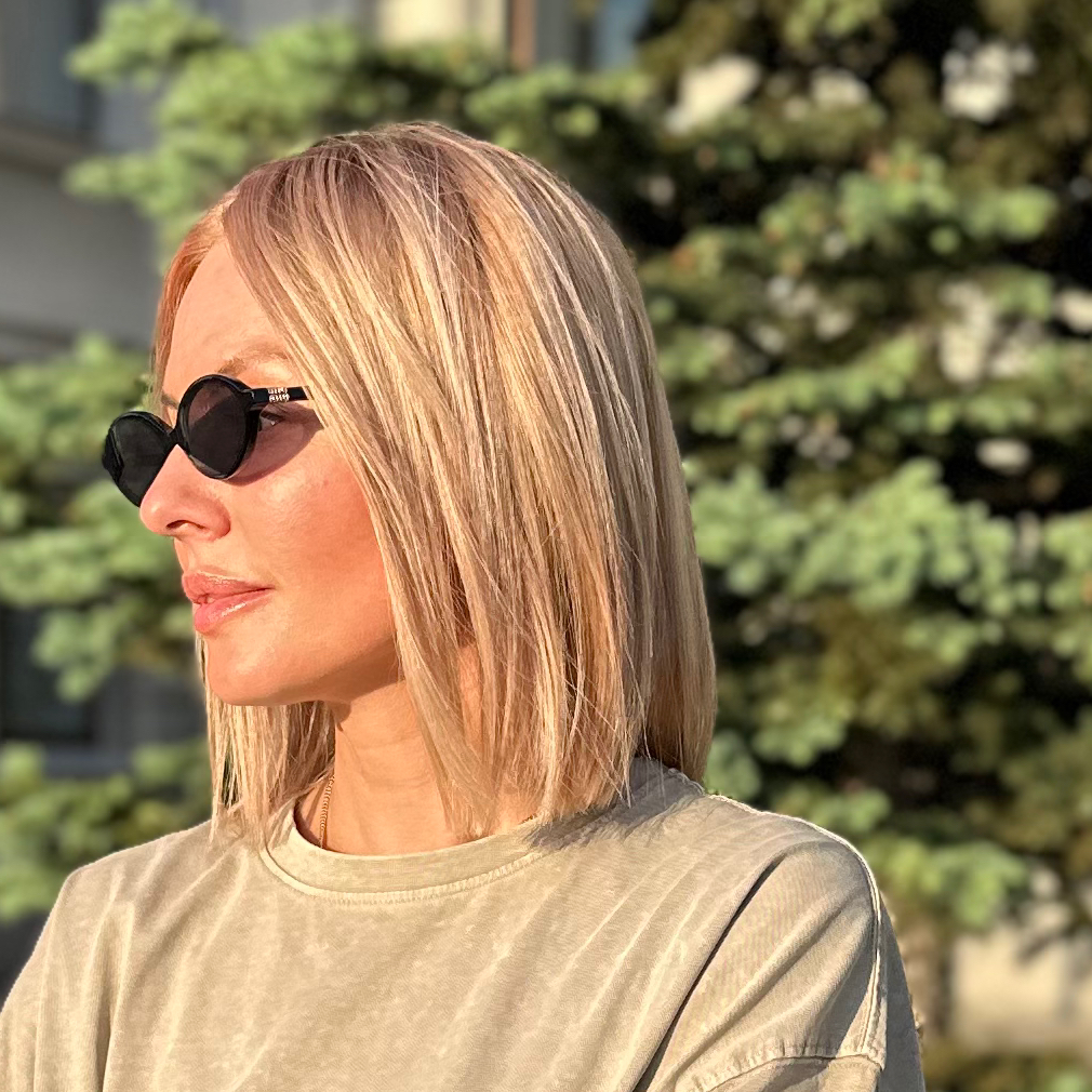 Осветление Корней и тонирование волосы до плеч ( средняя длина