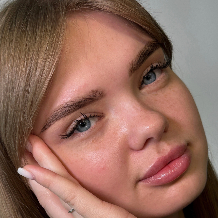 Коррекция и окрашивание бровей