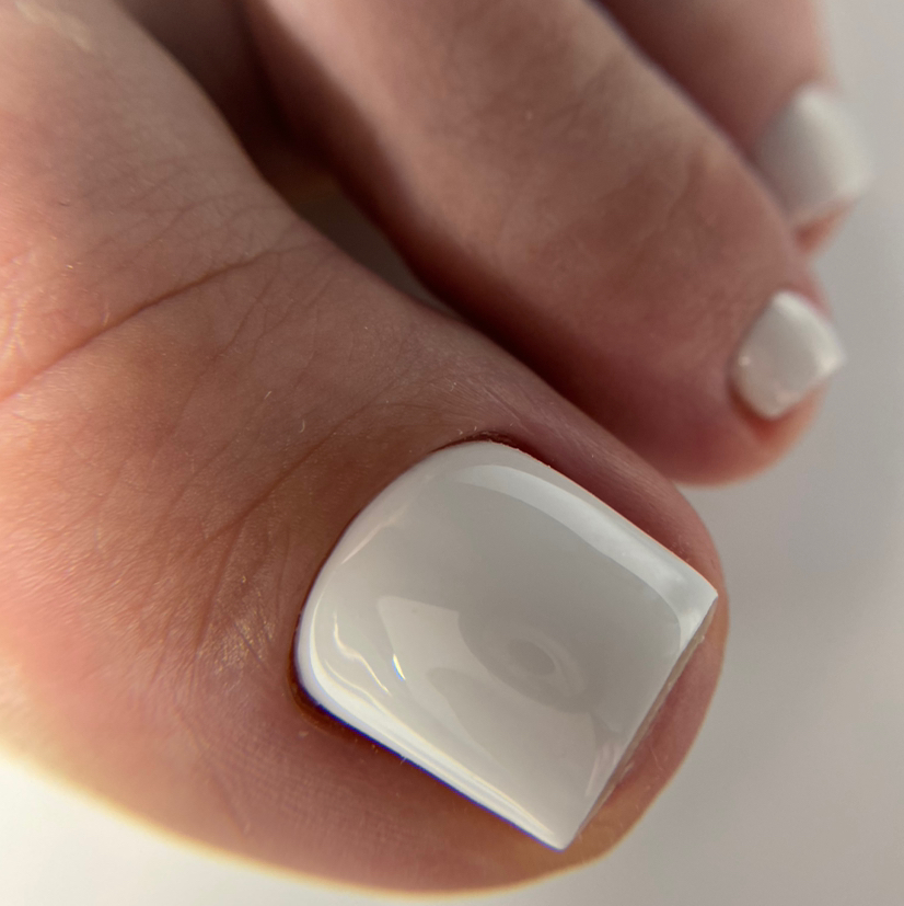 Комбинированный/аппаратный педикюр  (с пяточками)+покрытие ногтей