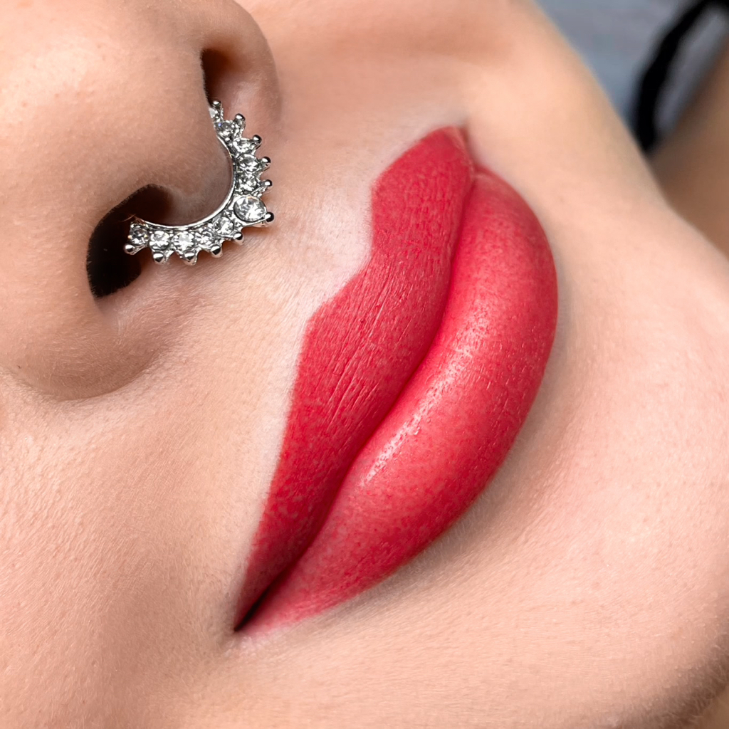 Перманентный макияж (губы)