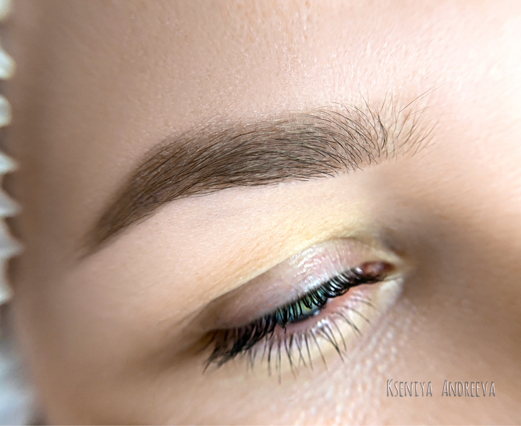 Перманентный макияж бровей