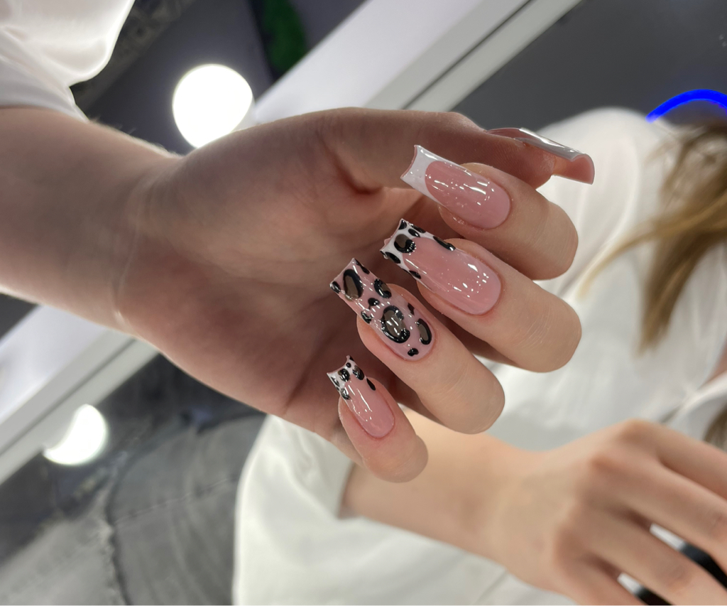 Наращивание ногтей