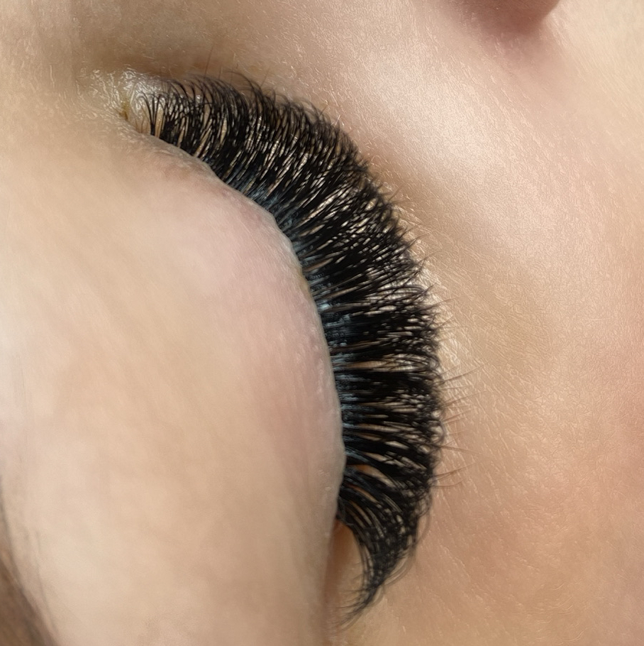 Наращивание ресниц 4Д