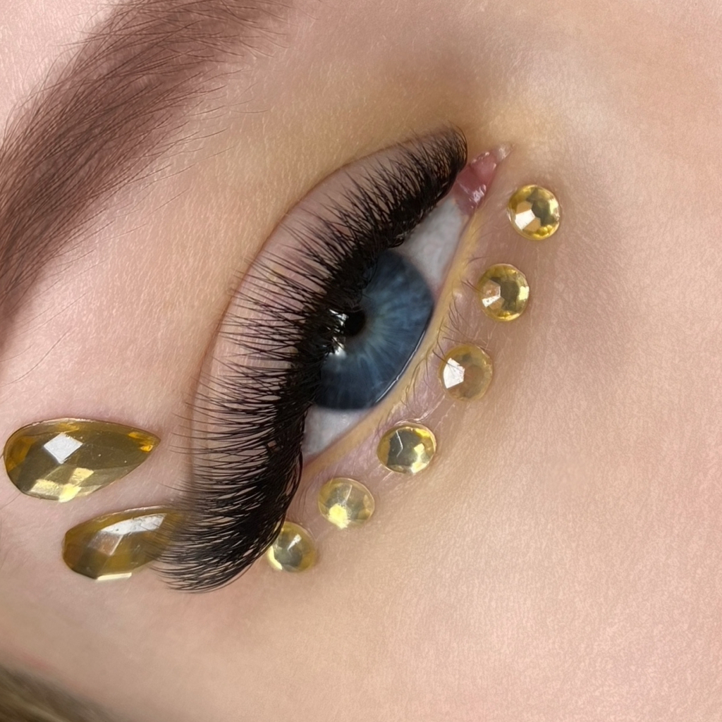 Наращивание ресниц 5Д