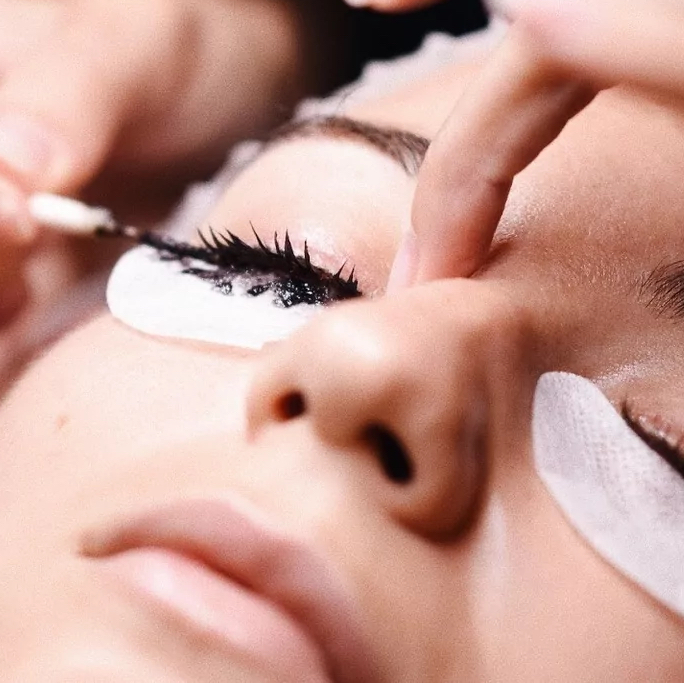 Покраска ресниц