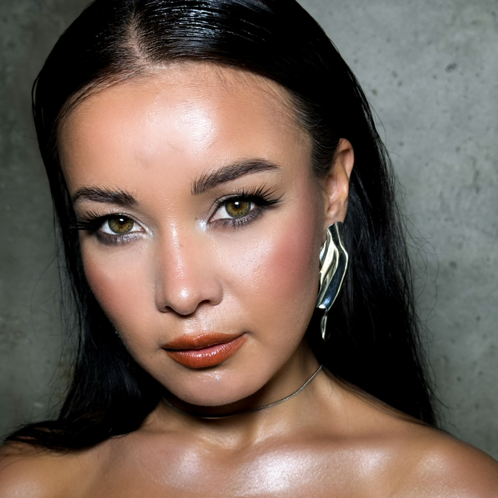 Малика Лэшмастер,бровист