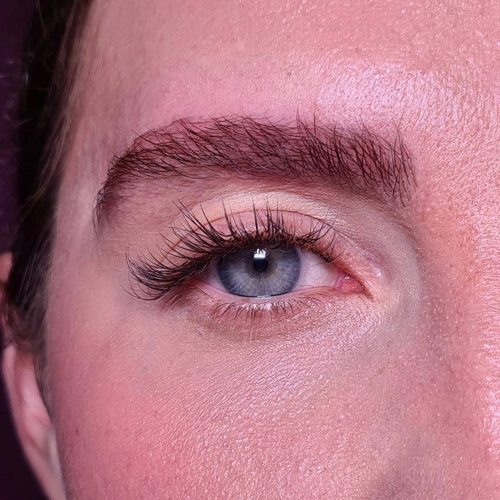 Коррекция + окрашивание бровей