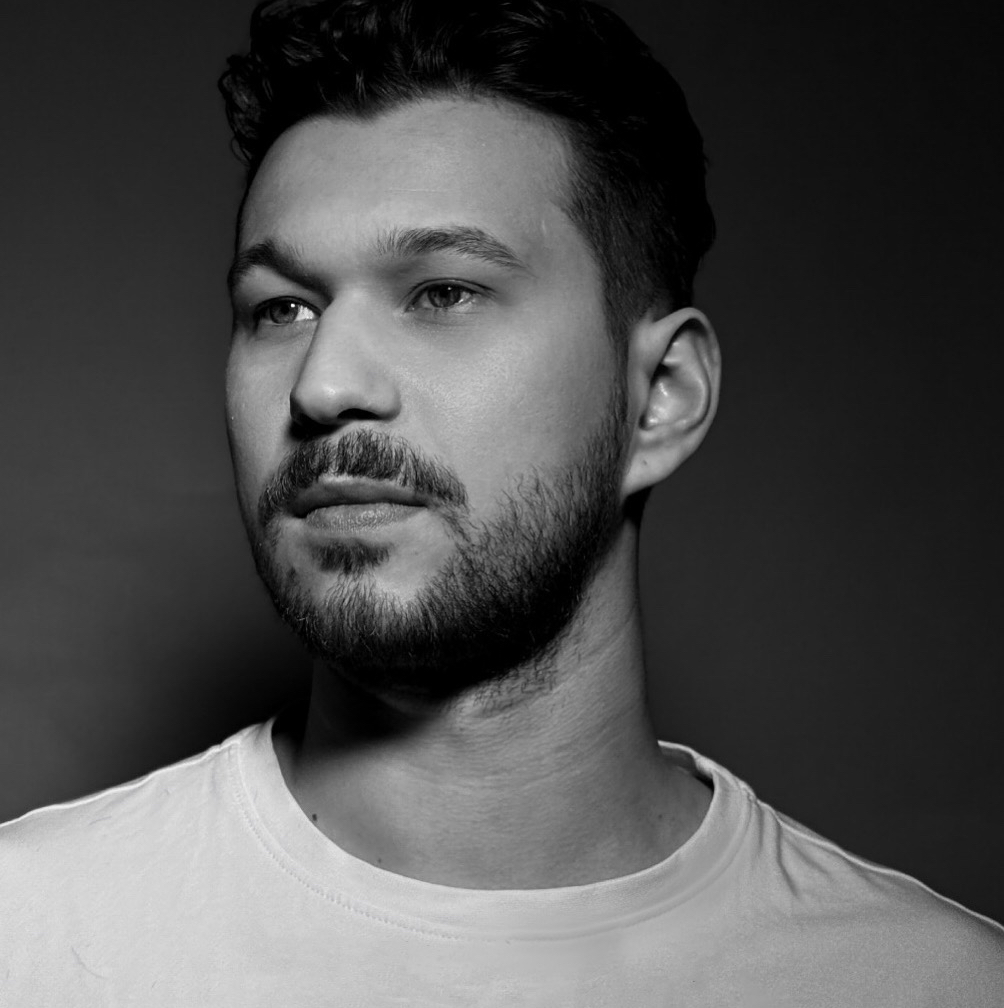 Мужская коррекция бровей