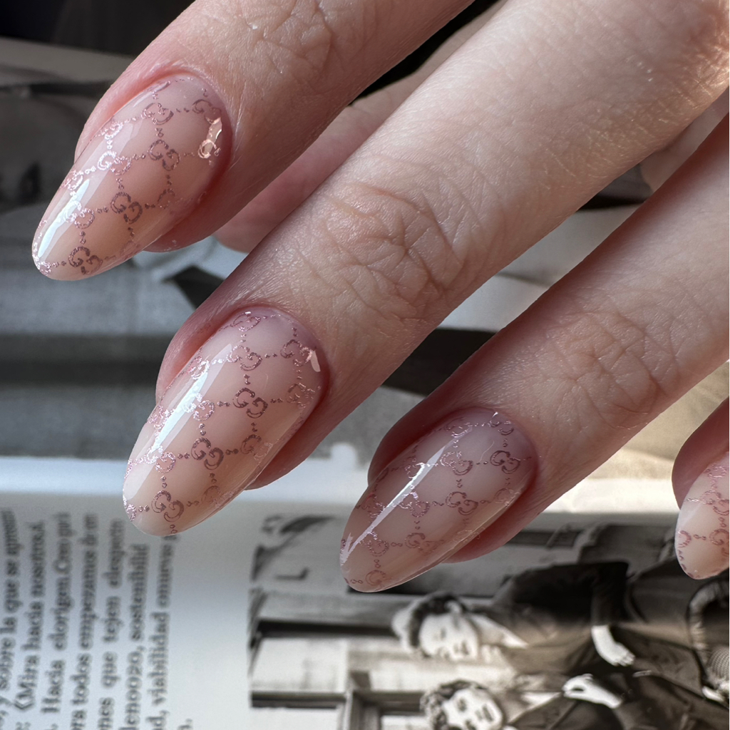 Маникюр с покрытием гелем