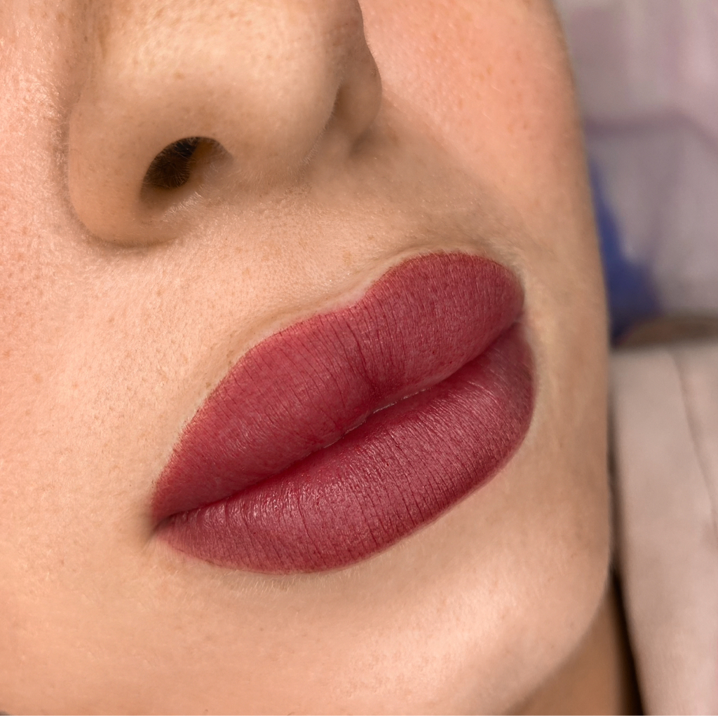Перманентный макияж ( губы)