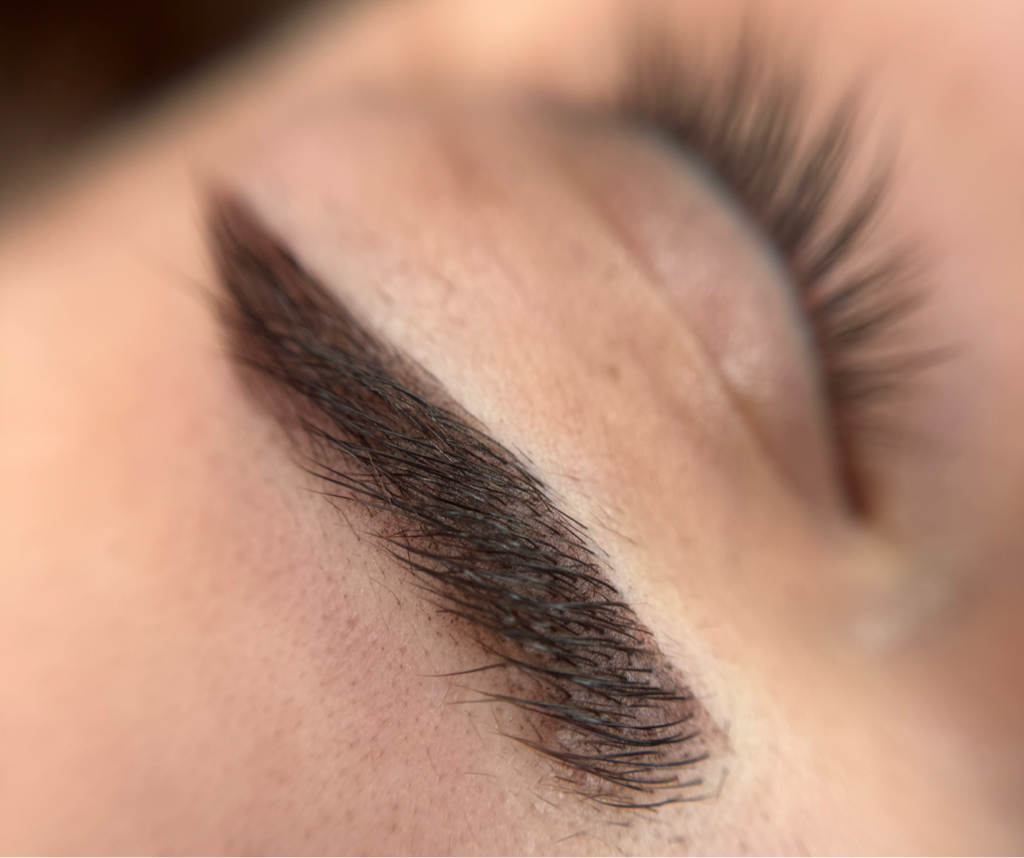 Перманентный макияж (брови)