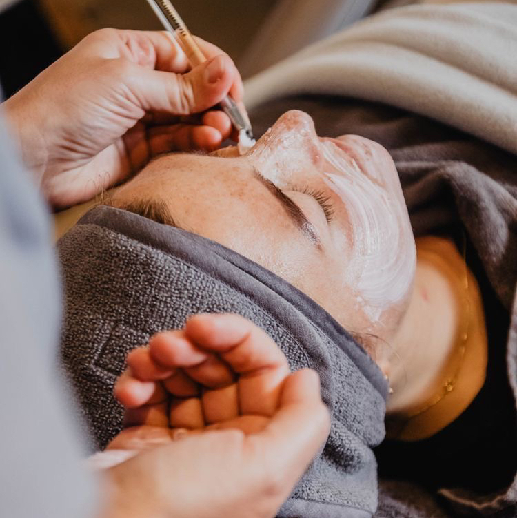 Профессиональная чистка лица по типу и состоянию кожи (протокол подбирается специалистом индивидуально)