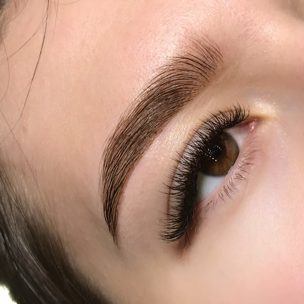 Оформление бровей с окрашиванием