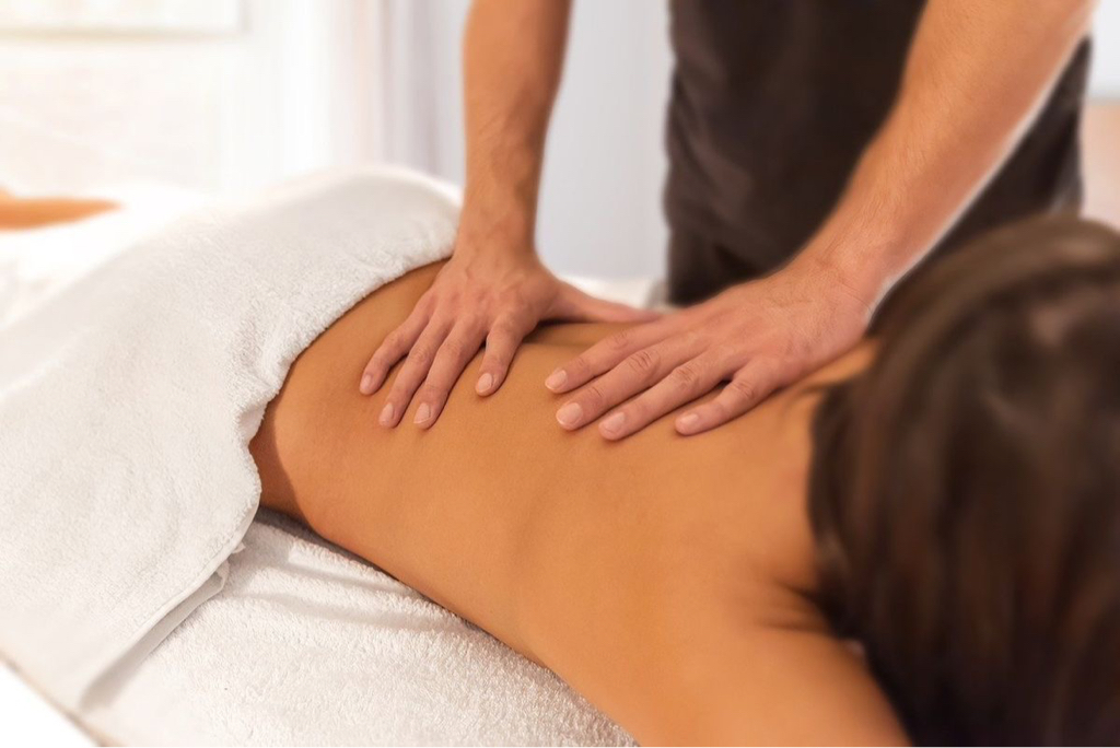 Массаж поясничного отдела