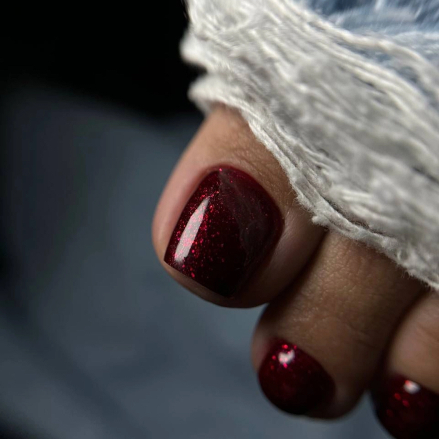 Женский педикюр обработка стоп и пальцев ( с покрытием)