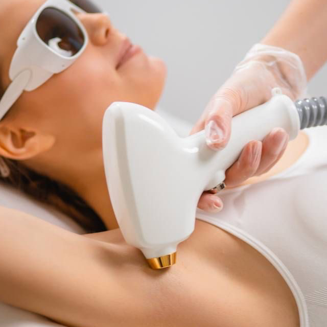 Выгодные комплексы: глубокое бикини + подмышки