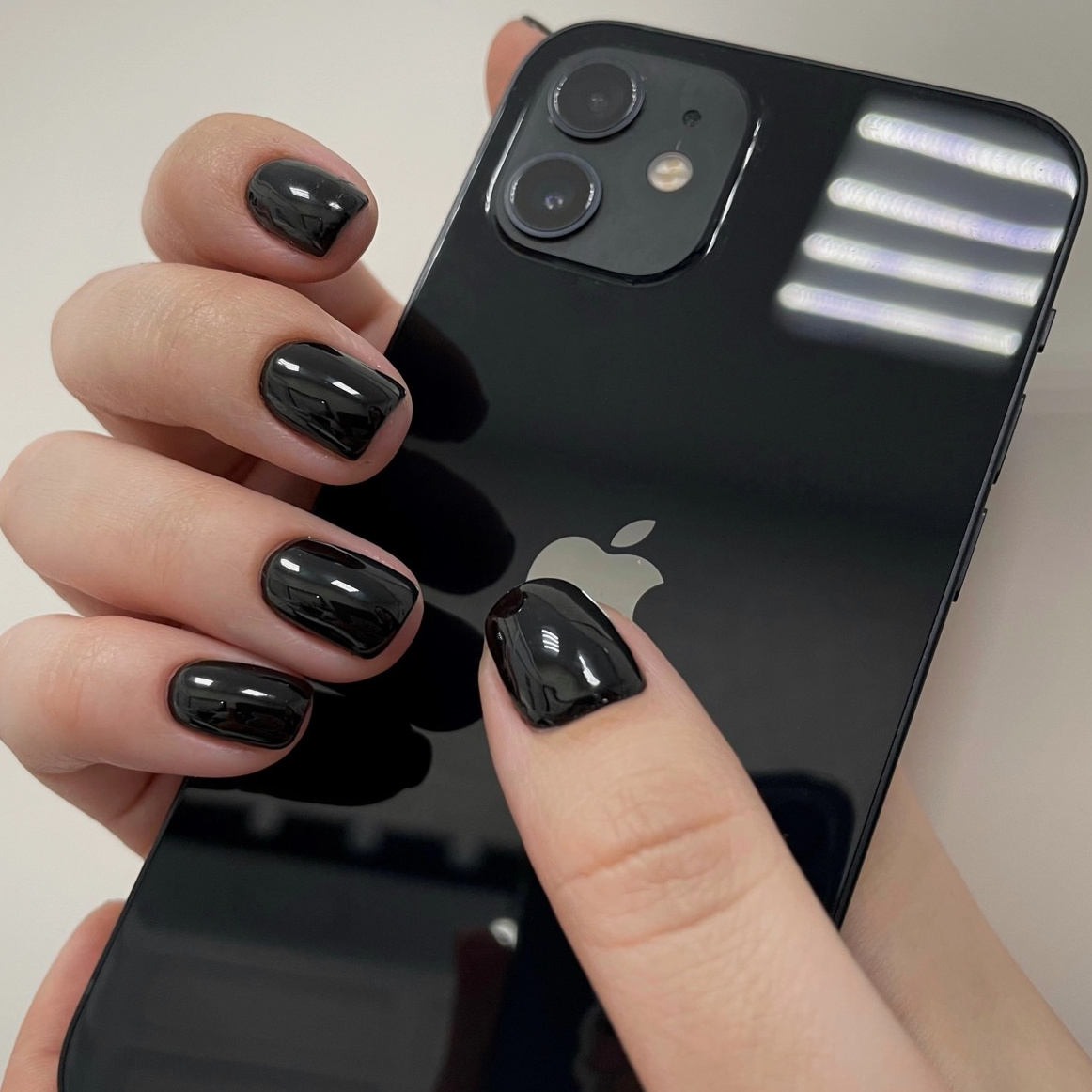 Маникюр с покрытием гель-лак