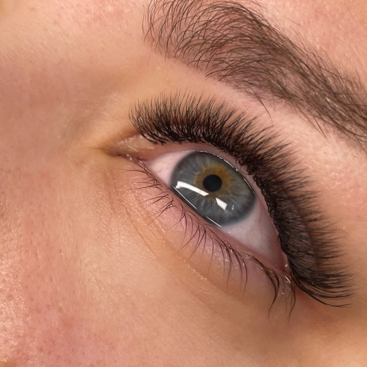 Наращивание ресниц 3D