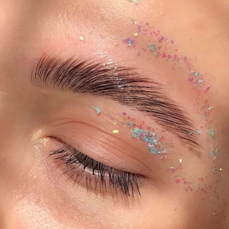 Коррекция бровей