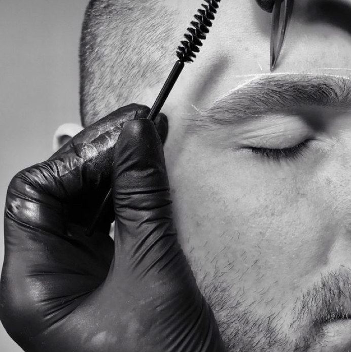 Мужская коррекция бровей