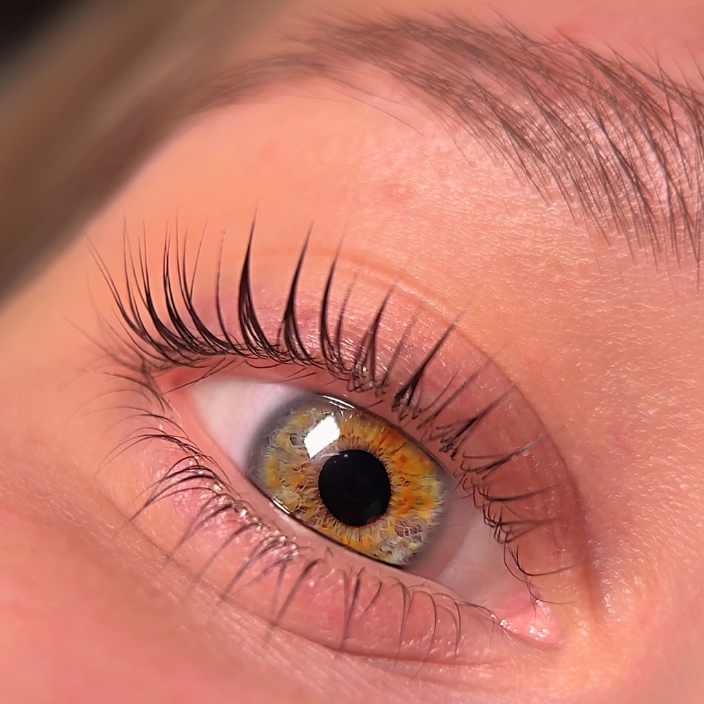 Ламинирование НИЖНИХ ресниц + окрашивание + уход