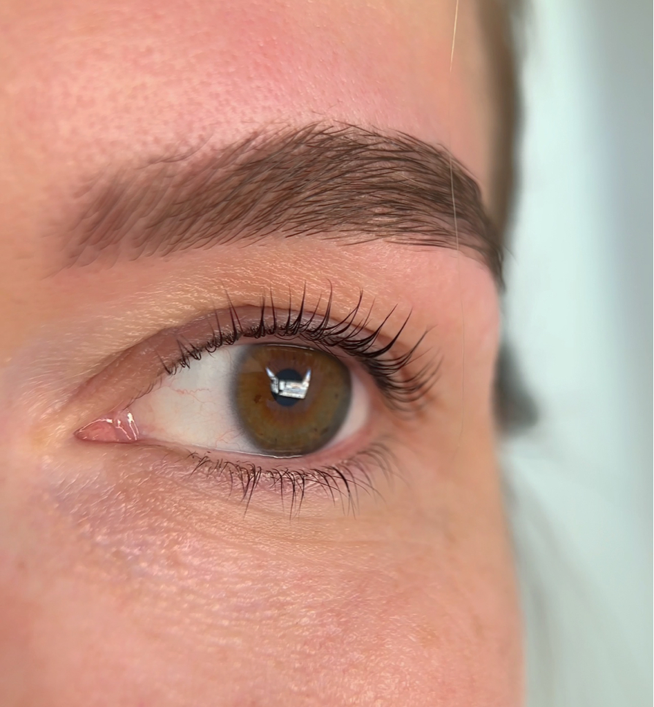 Долговременная укладка бровей