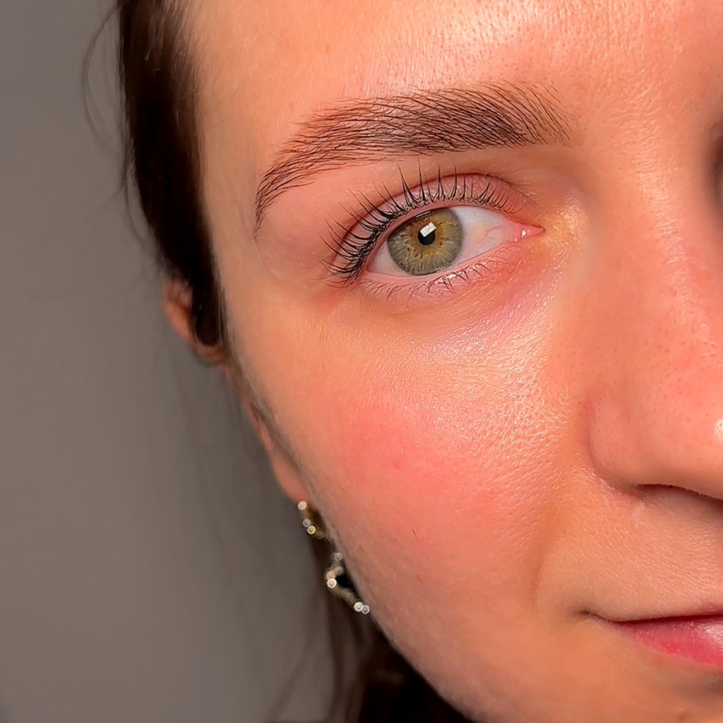 Ламинирование ресниц+долговременная укладка бровей+ коррекция и окрашивание бровей