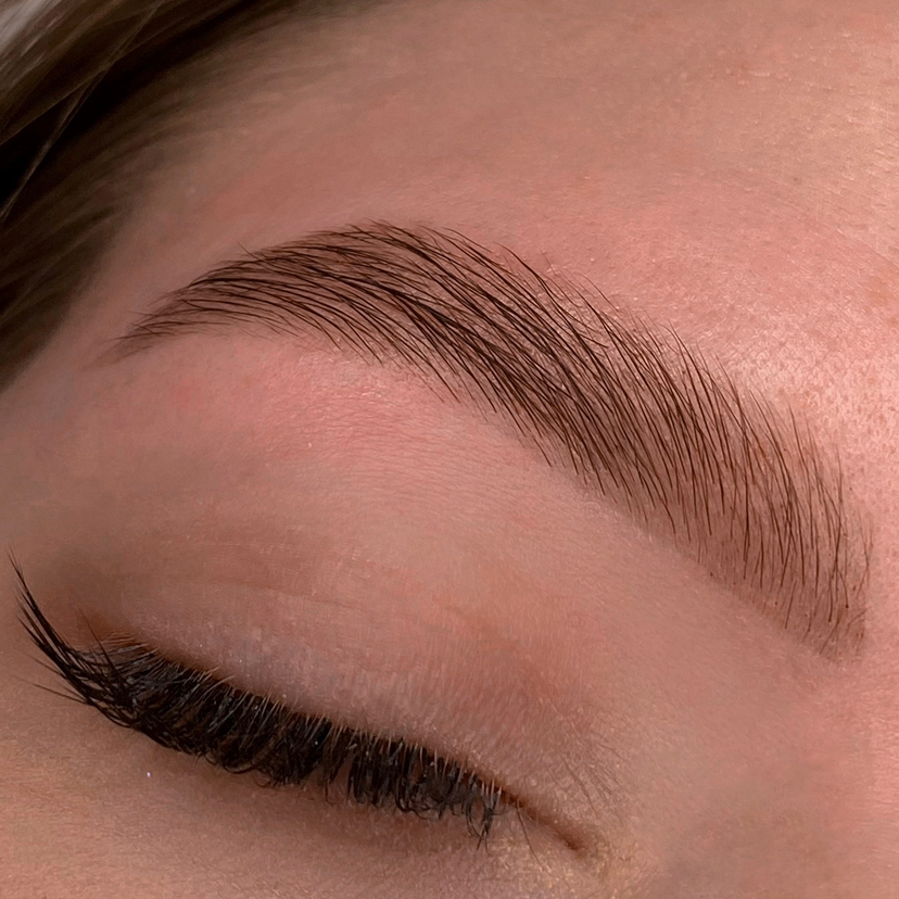 Долговременная укладка+коррекция с окрашиванием бровей