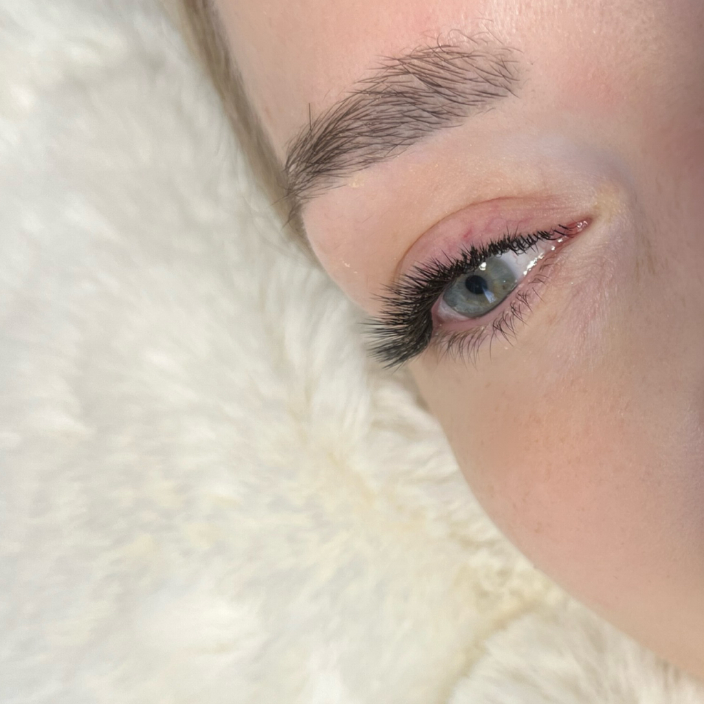 ЛЭД/LED наращивание ресниц  2D объем