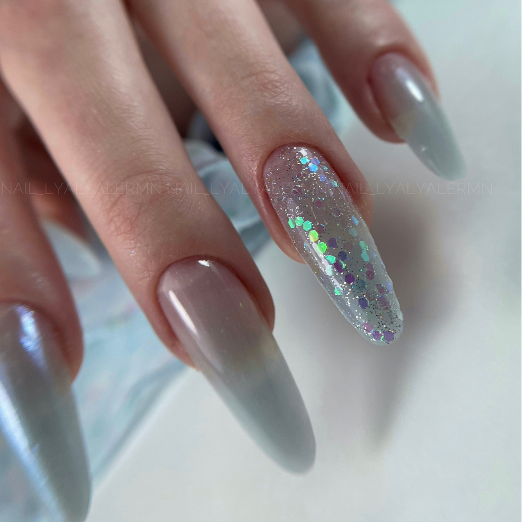 Наращивание ногтей