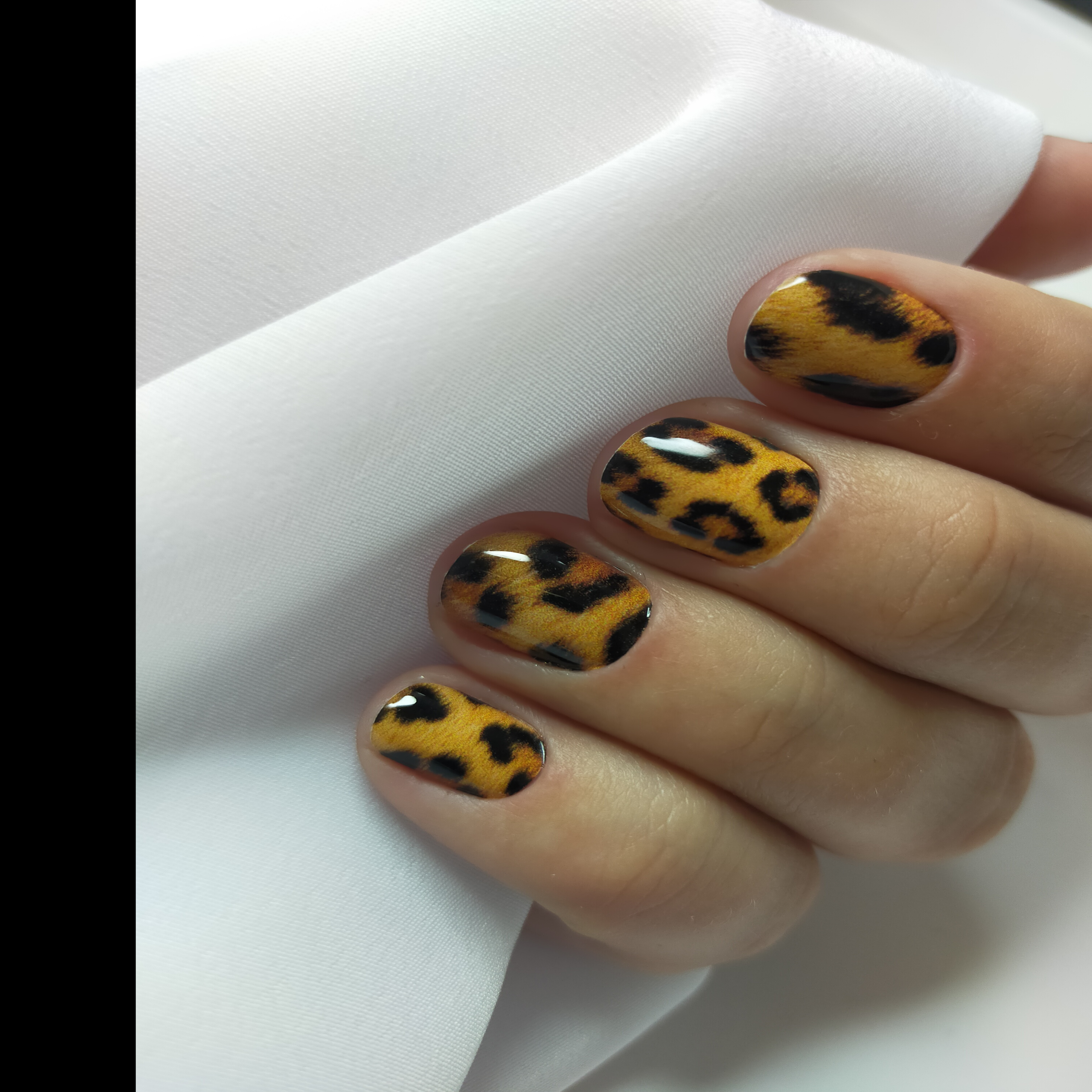 Маникюр  с плёнками