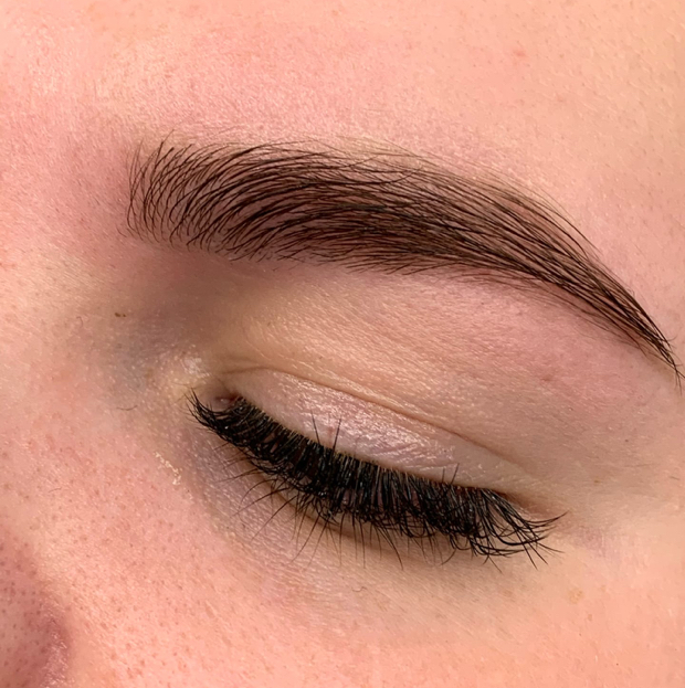 Осветление бровей