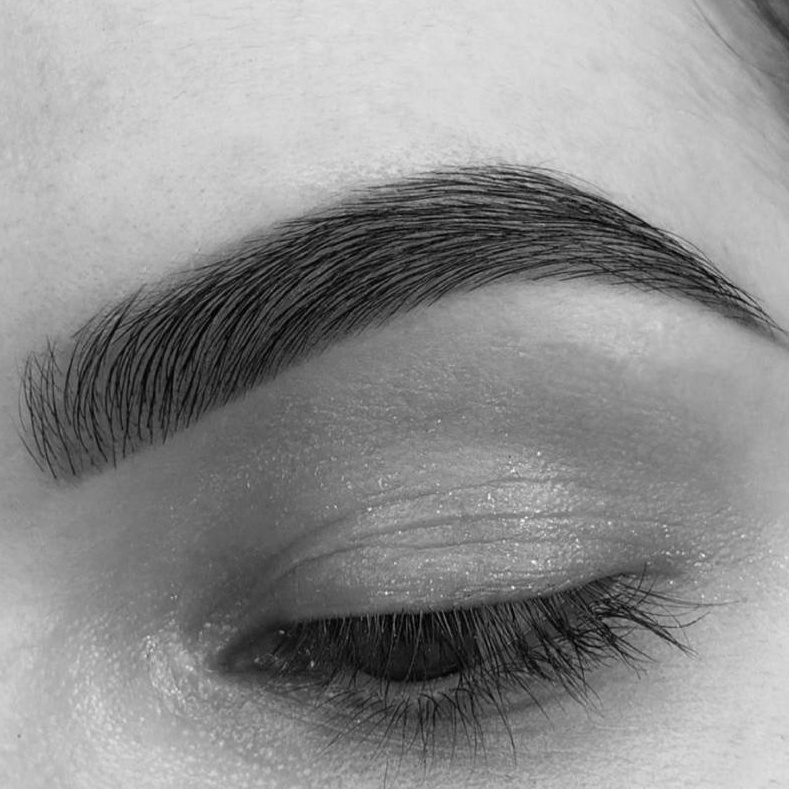 Коррекция бровей