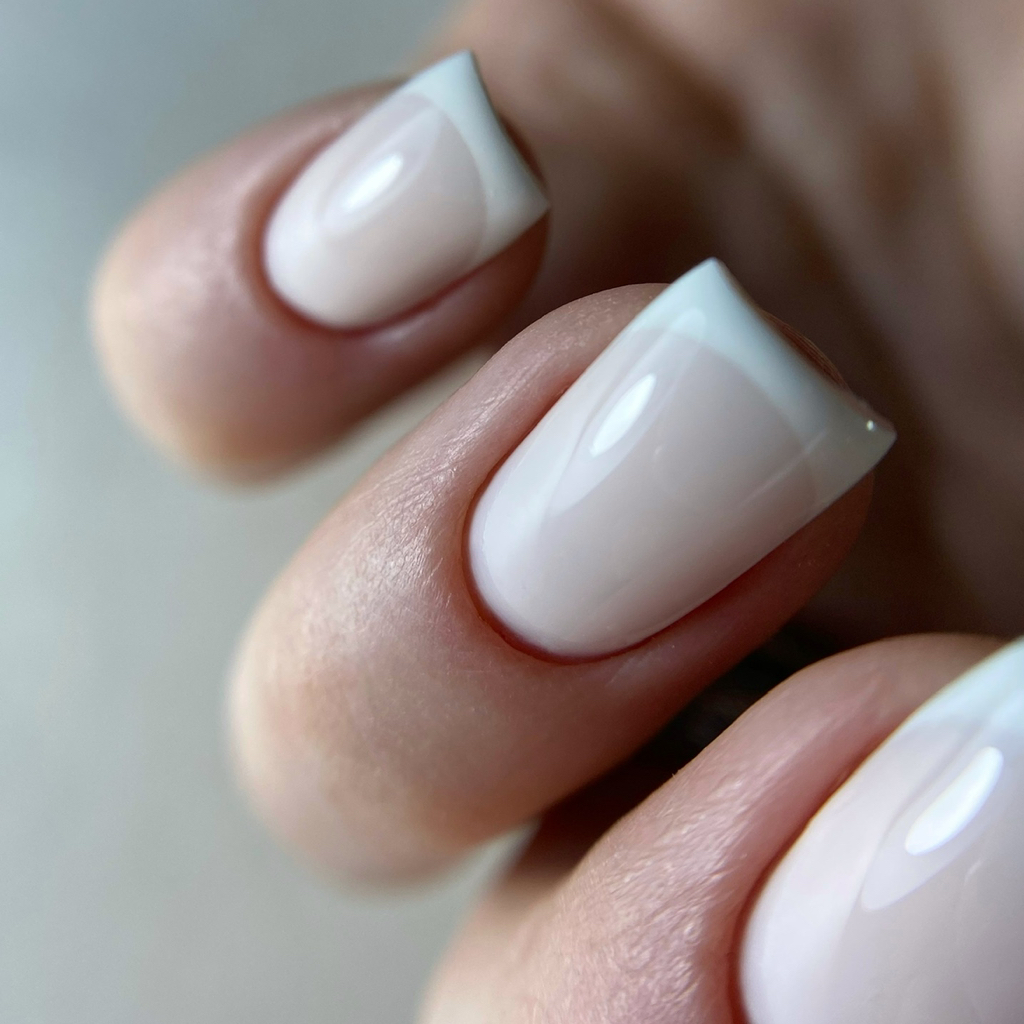 маникюр с покрытием гель-лаком "ФРЕНЧ"