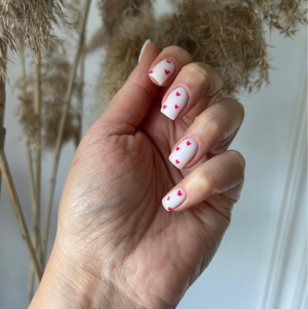 Маникюр с покрытием гель-лак