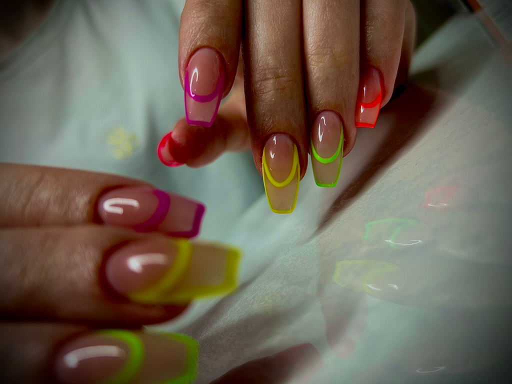 Наращивание ногтей